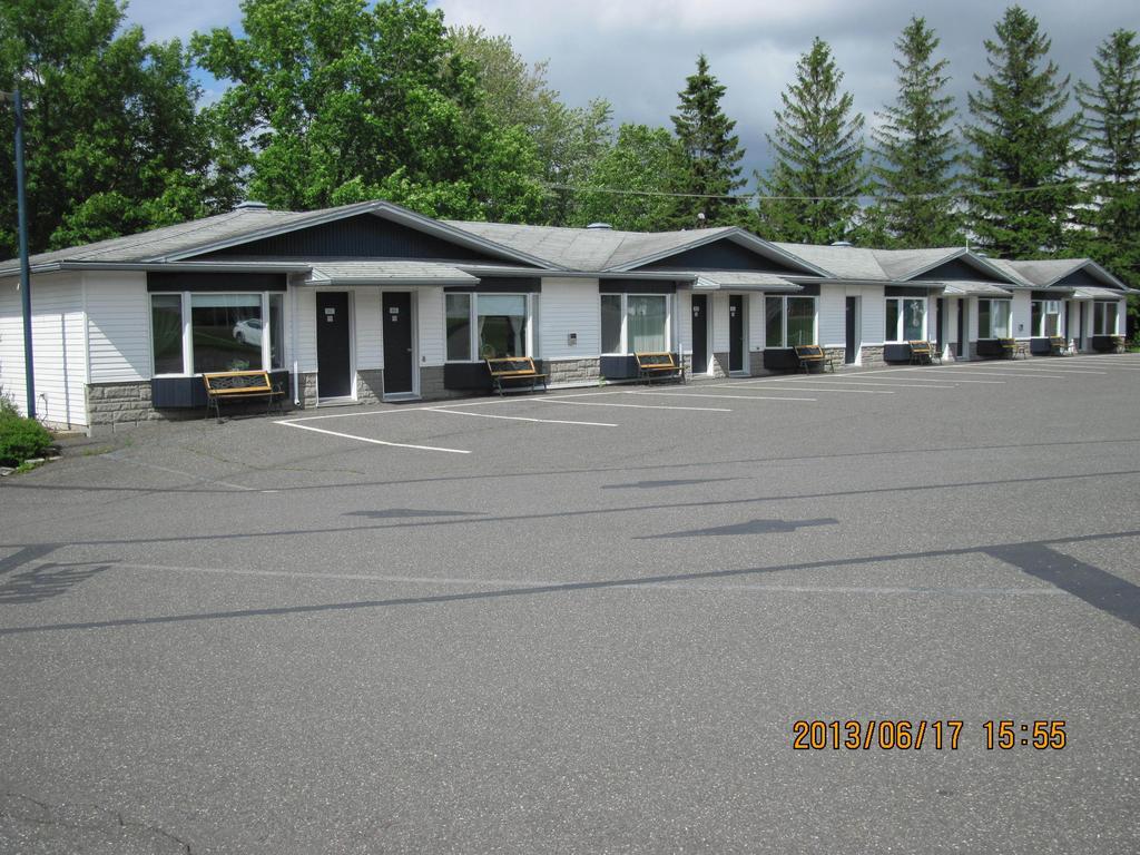 Motel Parc Beaumont Inc. מראה חיצוני תמונה