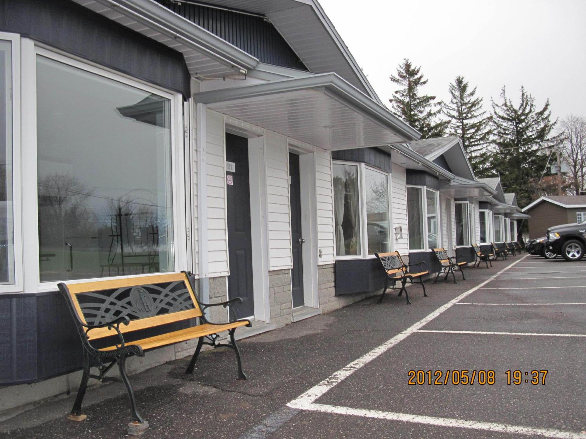 Motel Parc Beaumont Inc. מראה חיצוני תמונה