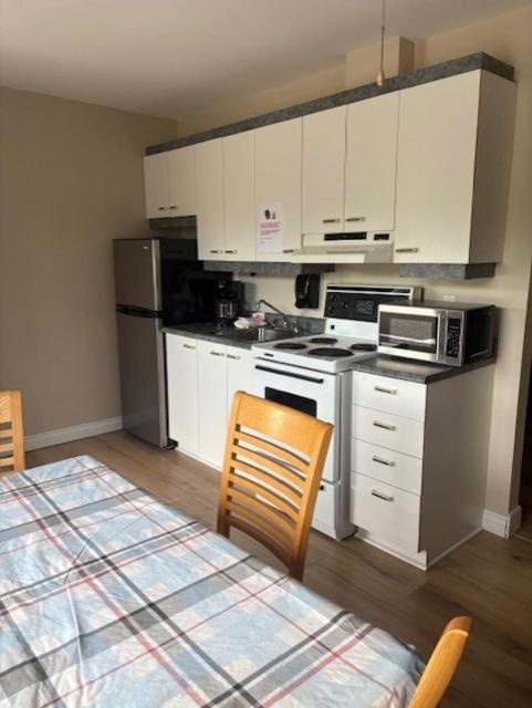 Motel Parc Beaumont Inc. מראה חיצוני תמונה